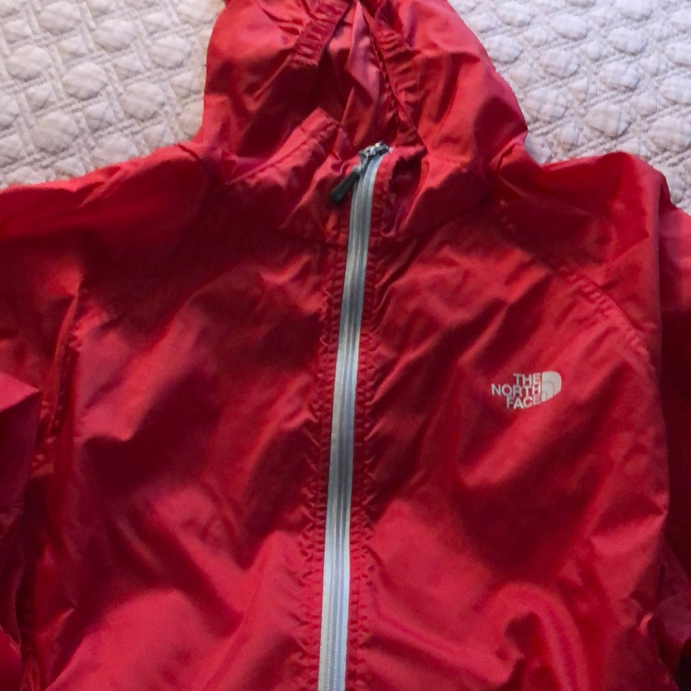 The Northface men’s windbreaker raincoat base coat